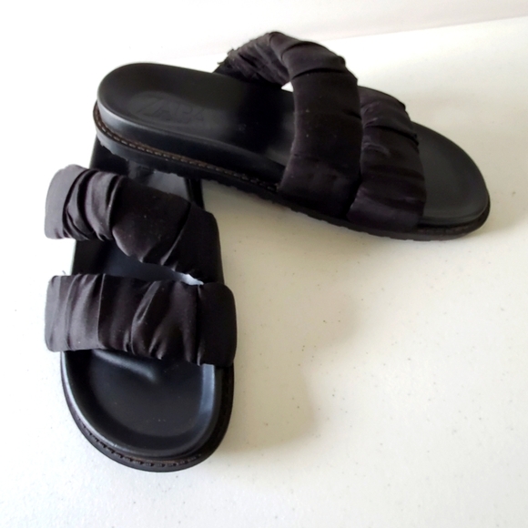 Zara Pleated Ruffle Straps Slides Size 40 US 9 Black Casual Lug Sole Sandals - Picture 16 of 16